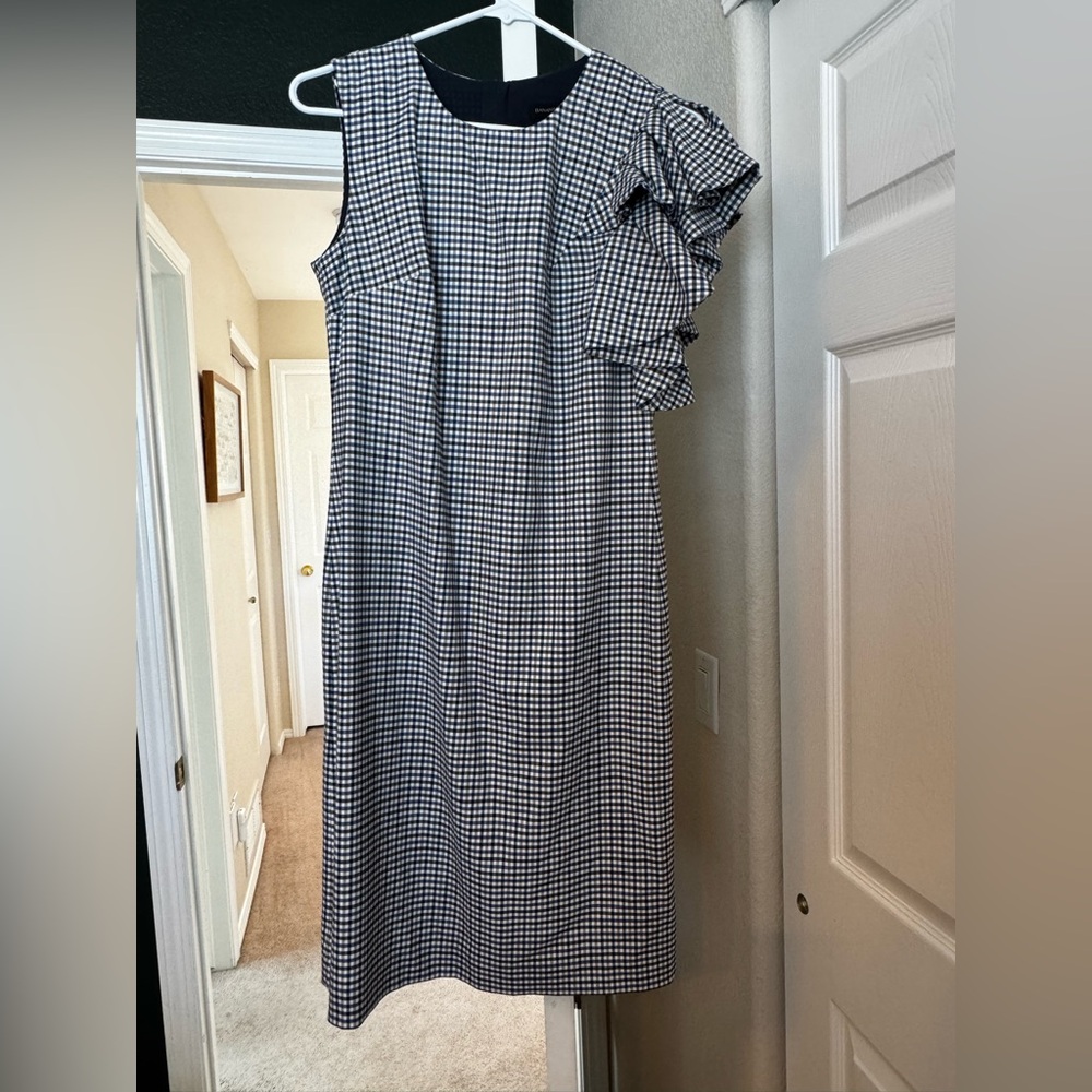 Fun dress with one shoulder detail, worn once!